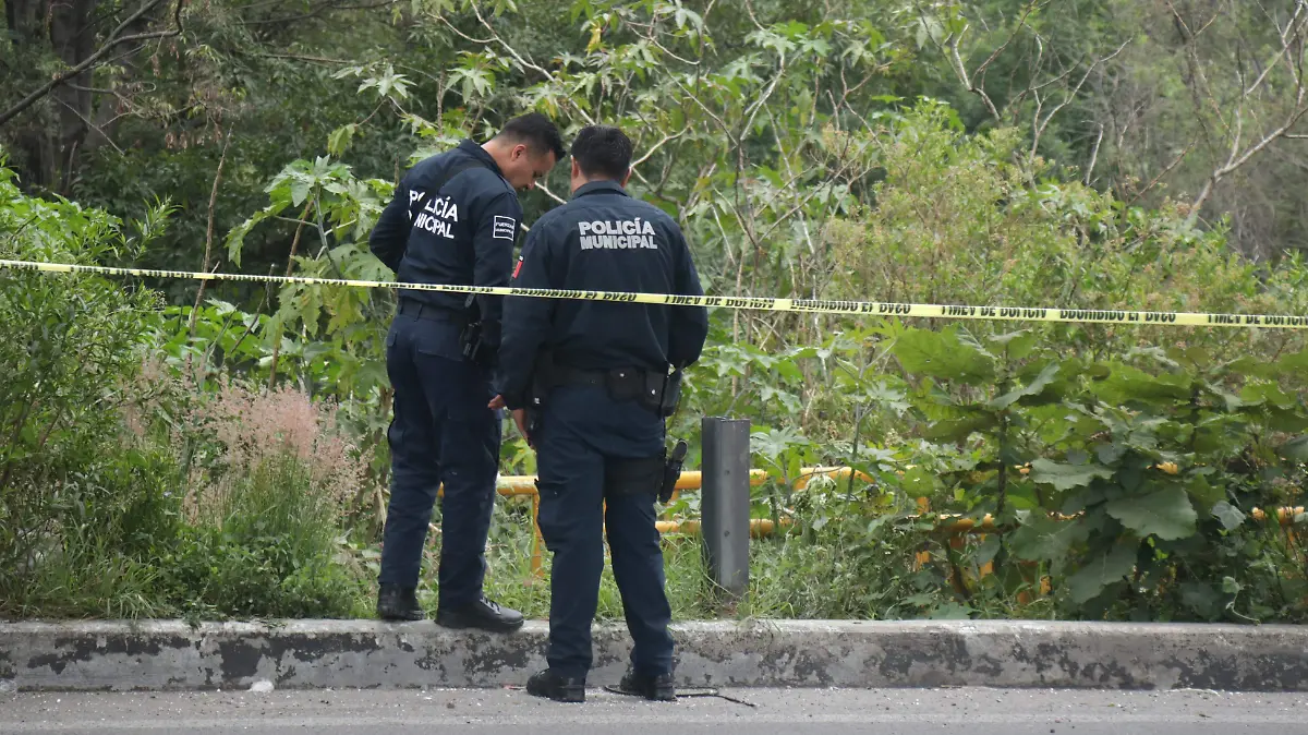 Encuentran cuerpo al fondo de una barranca en la autopista México-Puebla